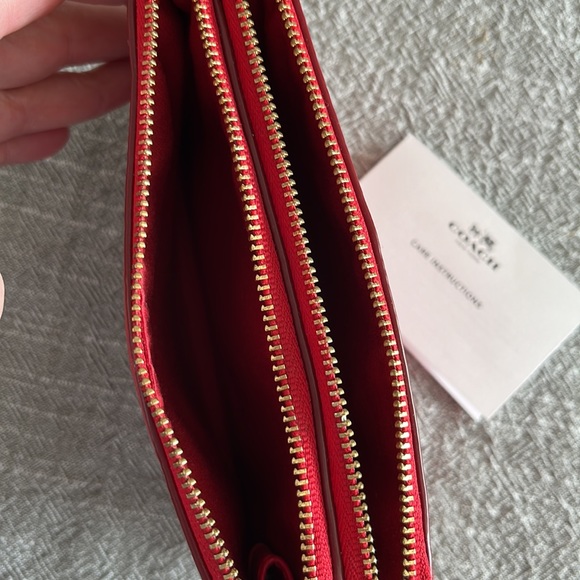 Coach red leather double zipper wristlet - Picture 4 of 6